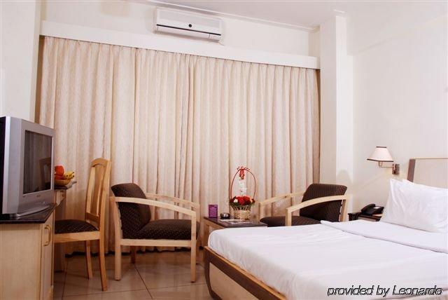 Hotel Komfort Terraces Bangalore Oda fotoğraf